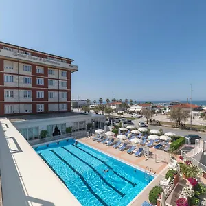 Grand & Riviera Hotel